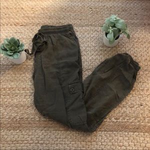 Green Cargo Cropped Pants